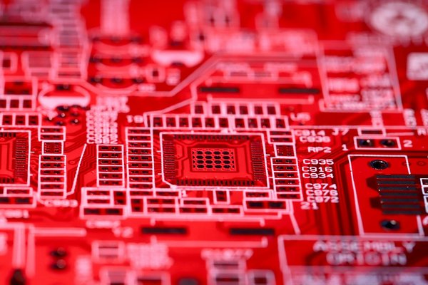 Quels sont les défis de la gestion des données dans les environnements de cloud hybride?